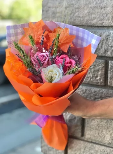 Букет из мыльных роз  «Беззаботность» от интернет-магазина цветов в 