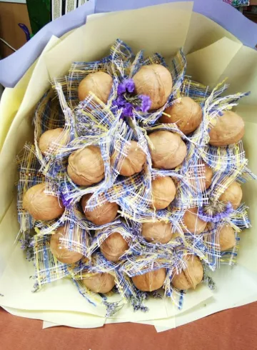 Букет из орехов «Крепкий орешек» от интернет-магазина цветов в 