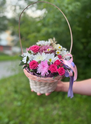 Корзина с цветами «Скромная улыбка» от интернет-магазина цветов в 