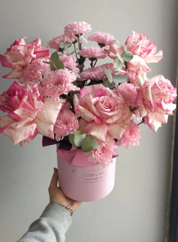 Шляпная коробка «Реверанс» от интернет-магазина цветов в 