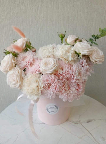 Шляпная коробка «Моменты счастья» от интернет-магазина цветов в 