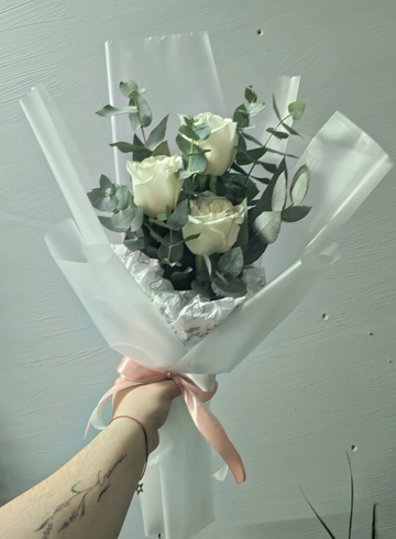 Букет из белых роз «Утренний ветер» от интернет-магазина цветов в 