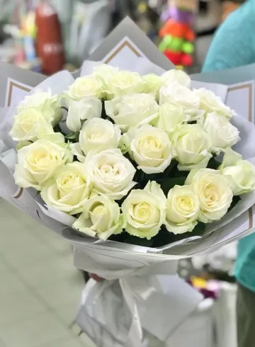 Букет из 25 роз «Незнакомка» от интернет-магазина цветов в 