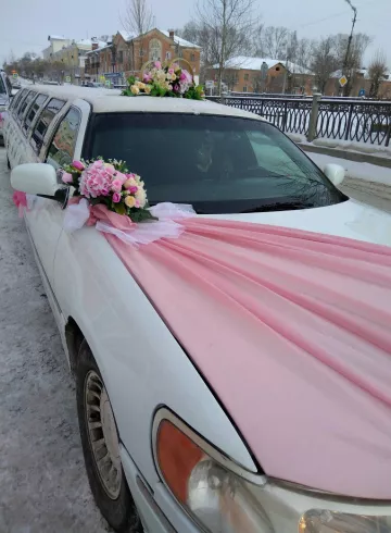 Оформление автомобиля &laquo;Розовая мечта&raquo; от интернет-магазина цветов в 