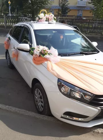 Оформление автомобиля  &laquo;Коралловый риф&raquo; от интернет-магазина цветов в 