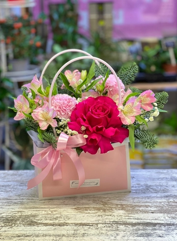 Композиция  &laquo;Зимний румянец&raquo; от интернет-магазина цветов в 