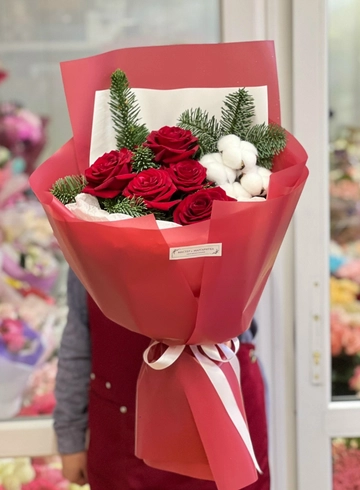 Букет &laquo;Новогодние приключения&raquo; от интернет-магазина цветов в 