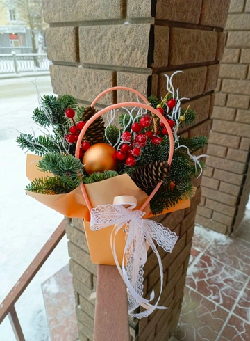 Композиция &laquo;Зимнее чудо&raquo; от интернет-магазина цветов в 