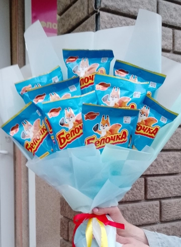 Букет из семечек «Белочка» от интернет-магазина цветов в 