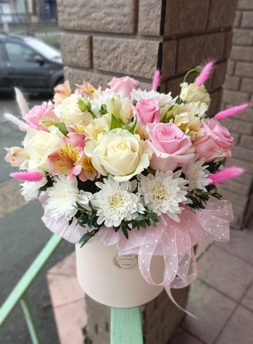 Цветы в шляпной коробке &laquo;Офелия&raquo; от интернет-магазина цветов в 