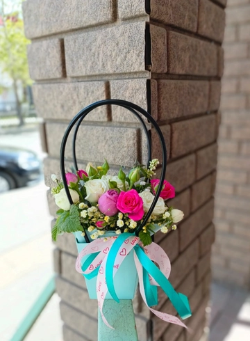 Композиция в сумочке «Цветущий сад» от интернет-магазина цветов в 